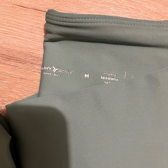 2 activewear sets Medium - Picture 5 of 7